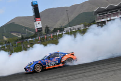 注目のNo.88井口卓人選手だが、追走経験がほぼゼロということで決勝は初戦敗退。しかしスーパーGT王者のポテンシャルは計り知れず、次戦に期待だ