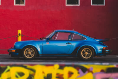 20万3500ドル（邦貨換算約3236万円）で落札された1976年式ポルシェ「911ターボ（930）」（C）Courtesy of RM Sotheby's 