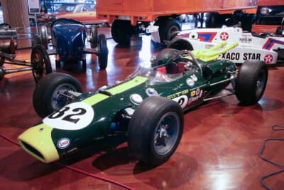 フォード製エンジンを搭載し、見事にインディ500で優勝を果たしたロータス「38」