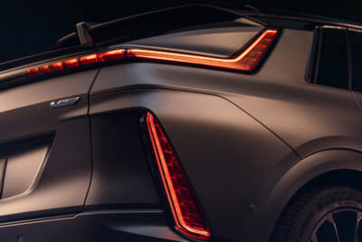 キャデラック・リリックV:レーシングスピリットを受け継ぐデザインを細部に取り入れた迫力のフォルム