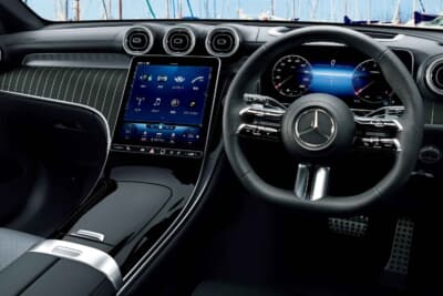 メルセデス・ベンツGLC 220 d 4MATIC Sports（ISG）：AMGラインインテリアを標準化し、Dシェイプ本革巻ナッパレザースポーツステアリングを採用