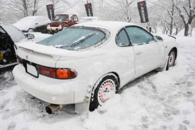 トヨタ セリカ GT-FOUR RC：流麗なボディラインが美しいリアビュー。リアスポイラーもRCの専用装備となっている