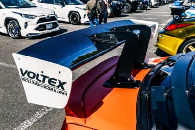 トヨタ 86：ヴォルテックスのGTウィング タイプ7は両端をカットして車検対応の幅に収めている