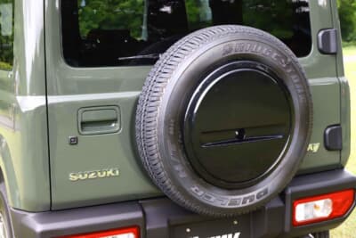 SUV等で見られる背面タイヤ。タイヤの需要は自動車産業と密接に連動する