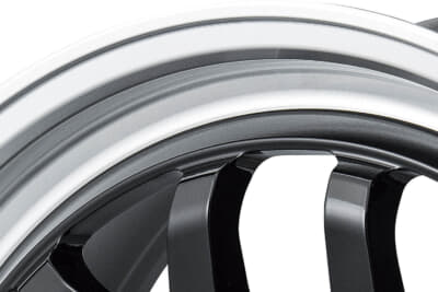 A●LAP-07X：インセットをホイール取り付け部で調整するのではなく、異なるリム深度とフェイスデザインでそれぞれのサイズに最適な形状を設定。リムは深く力感も満点だ