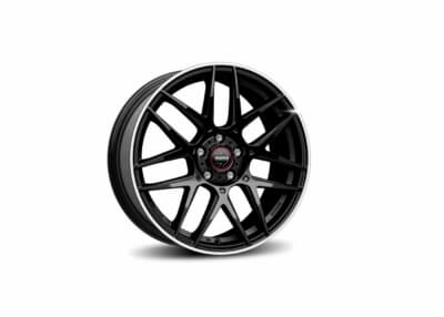 MOMO COMPETIZIONE：斜め前方からのショット。ディスク面の立体的な造形とリムの輝きが伝わる