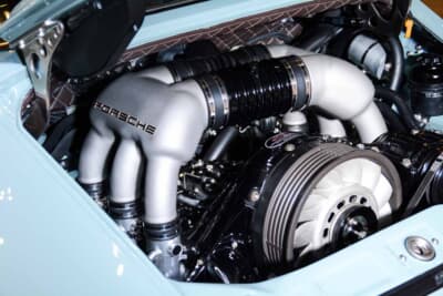 ポルシェ 911 リイマジンドbyシンガー・クラシックスタディ：964由来の空冷フラット 6をシンガーが高度にチューンアップ。独自のインテークレイアウトが印象的だ