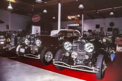 デューセンバーグ：コレクションには貴重なデューセンバーグが複数台並べられていた