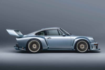 （落札価格非公開）でシールド競売にかけられた「ポルシェ 911 リイマジンド by シンガー DLSターボ」（C）Courtesy of RM Sotheby's