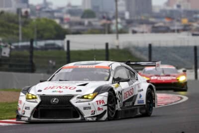 鈴鹿サーキットを走行する＃31 DENSO LEXUS RC F GT3。中盤には一時トップを走行したが、最終的に3位でチェッカーを受けた
