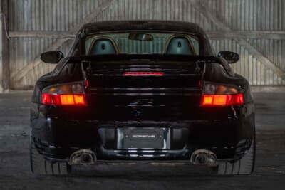 14万8500ドル（邦貨換算約2361万円）で落札された2002年式「ポルシェ 911 GT2」（C）Courtesy of RM Sotheby's