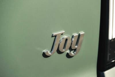 ホンダ N-BOX JOY:シリーズの個性を象徴する「JOY」のバッジがボディに刻まれる