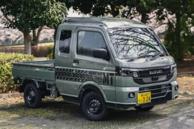 スズキ スーパーキャリイ Xリミテッド：無骨なムードを持つアイビーグリーンメタリック。「ちょっと遊びに出かけようか」と思わせる仕上がりだ