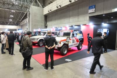 三菱自動車 ブース：歴代パジェロの歴史絵巻が展開され、新型SUV年内導入も明言された