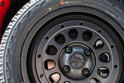 NITRO POWER R12HOWITZER:オーソドックスなディッシュ形状ながら、12個の窓は他にない異径フォルム。エンドに配置したウェイトレスホールで軽快さも演出