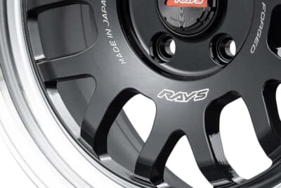 A●LAP-07X：エッジの効いた直線基調のラインで描かれる7交点メッシュは、途中でカクッと折れが入るなどメカニカルな印象もあり。細身ながらも躍動とパワー感に満ちる