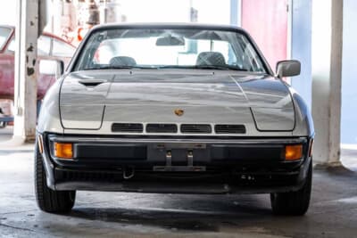 1万4850ドル（邦貨換算約234万6300円）で落札されたポルシェ 924ターボ（C）2026 Courtesy of RM Sotheby's