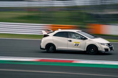 希望者の中から抽選でプロドライバーによる同乗走行も行っている。プロのドライビングをマイカーで体感できる貴重な機会だ