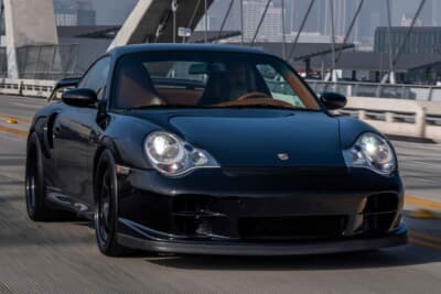 14万8500ドル（邦貨換算約2361万円）で落札された2002年式「ポルシェ 911 GT2」（C）Courtesy of RM Sotheby's