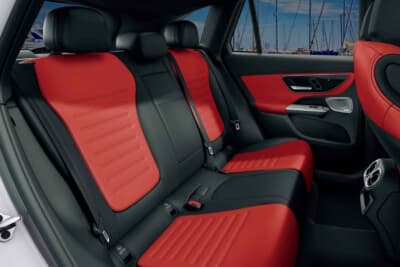 メルセデス・ベンツGLC 220 d 4MATIC Sports（ISG）：後席左右にシートヒーターを標準装備し、後席乗員の快適性を高めてもいる