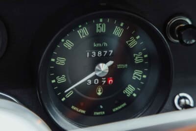 11万2750ユーロ（約1860万3750円）で落札されたマセラティ「ギブリ」（C）Courtesy of Broad Arrow