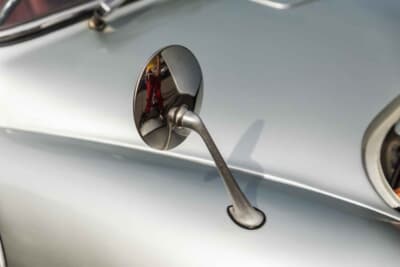 スバル 360カスタム：手元に来てから純正品へと戻された、丸型のフェンダーミラー