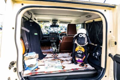 スズキ ジムニー：後席を畳むことで広々としたスペースを確保している