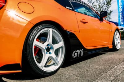 トヨタ 86：ホイールはワーク エモーション T5Rにステッカーを追加、タイヤはトーヨータイヤのプロクセス スポーツ（225/40R18）