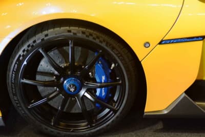 マセラティ グランスポーツ トロフェオ:専用チューニングが施された足まわりと、センターロック式ホイール