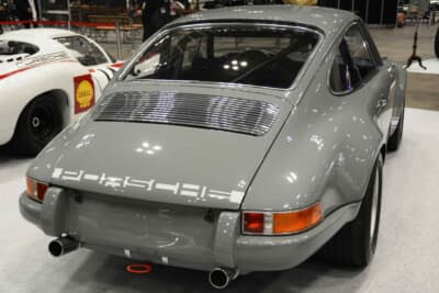 ポルシェ 911S/T：ワイドなリアフェンダーはのちのカレラRSRを思わせる造形だ