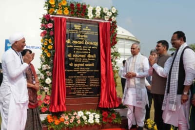 バイオガス プラントの除幕式だ。環境負荷の低減を強力に推進している