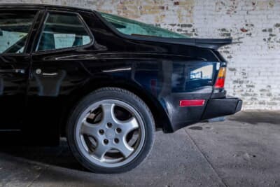 9900ドル（邦貨換算約156万円）で落札された「ポルシェ 944」（C）Courtesy of RM Sotheby's