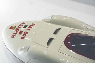 フィアット アバルト 750 レコルド エンデューロ ピニンファリーナ：コクピットを上部から捉える。空気抵抗を徹底して減らすため、キャノピーは美しいティアドロップ形状でデザインされた