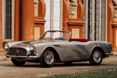 マセラティ 3500 GT ヴィニャーレ コンバーチブル プロトタイプ： 長いフロントボンネットの下には、最高速度235km/hを誇る直列6気筒が収まる