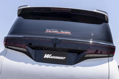 トヨタ ヴェルファイア：エンブレムはブラック加工している