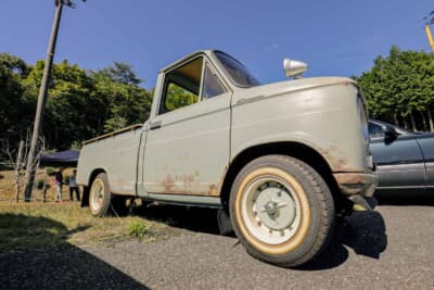 スズキ スズライトキャリイ：経年の錆とホワイトレタータイヤの黄ばみが良い味になっている