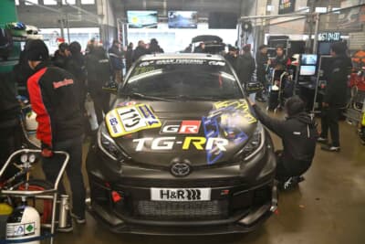 トヨタ ガズー ルーキーレーシングのピットは、多くの日本人スタッフで活気に満ちています