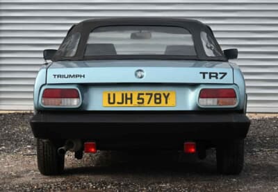 7313ポンド（邦貨換算約157万円）で落札されたトライアンフ「TR7 コンバーチブル」（C）Iconicauctioneers