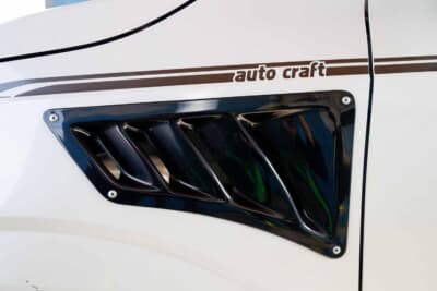 スズキ HA36アルトワークス：オートクラフトのオリジナルダクト。エンジンルームの熱を効果的に放出してくれる。汎用品のためHA36アルトワークス以外にも使用可能