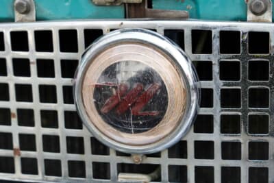 1954年1月にデビューした当時はナッシュとハドソンの2つのブランドで展開されたが、1957年からはAMCブランドとなり、バッジもメトロポリタンの頭文字「M」をモチーフにしたものへと変更された