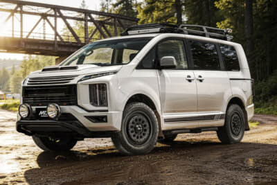 NITRO POWER R12HOWITZER:立体感に長けた造形でリムも深いため、デリカミニに履かせてもしっかりとした踏ん張り感を獲得できる点もメリット。カラーはバレルブラックとセミグロススモーク。デリカD：5用として18インチが用意されている