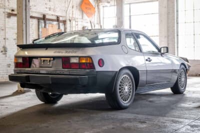 1万4850ドル（邦貨換算約234万6300円）で落札されたポルシェ 924ターボ（C）2026 Courtesy of RM Sotheby's