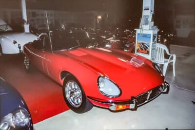 ジャガー Eタイプ：一見ノーマルに見えるが、何らかの改造が加えられた謎のモデルだ