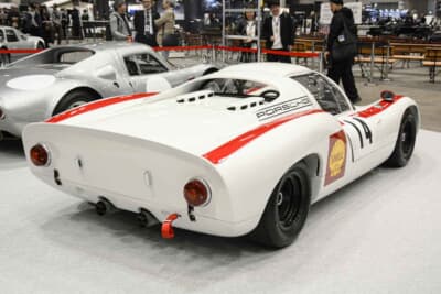 ポルシェ 910：リアエンドから覗くメカニズムが純レーシングカーを物語る造りだ