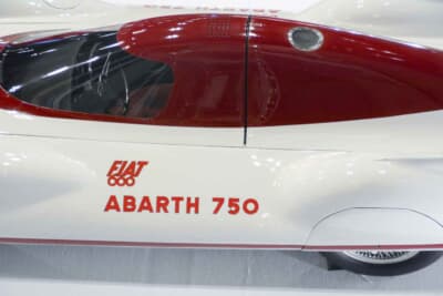 フィアット アバルト 750 レコルド エンデューロ ピニンファリーナ：赤いキャノピーのディテールだ。この密閉された極小空間で、ドライバーは想像を絶する熱や轟音にひたすら耐え続けた