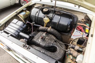 ミツビシ 360バン：燃料タンクも収めるなど空間効率を極めた設計。サブロク軽の真髄だ