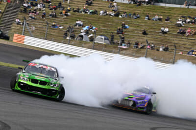 トップ4による追走は非常に見ごたえのあるものだった。先行の高橋和己選手に、後追いの益山航選手が迫る。わずかなミスも許されない限界の接近戦だ