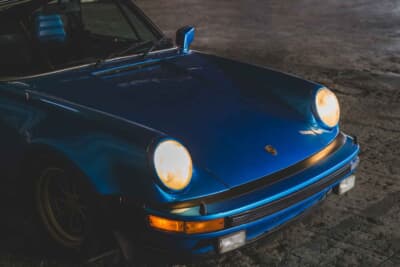 20万3500ドル（邦貨換算約3236万円）で落札された1976年式ポルシェ「911ターボ（930）」（C）Courtesy of RM Sotheby's 