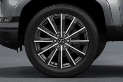 レクサス GX550 バージョンＬが標準装備する22インチアルミホイール