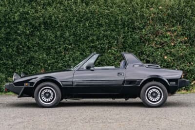 6750ポンド（邦貨換算約142万4250円）で落札された「ベルトーネ X1/9」（C）Iconicauctioneers